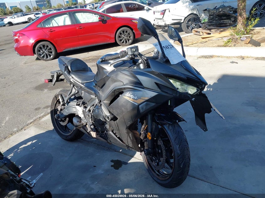 2023 Kawasaki Ninja VIN ML5EXER11PDA88776 IAAI salvage auction — SIDE, Salvage Title, sold $975 on 2026-07-17 (photo 1)