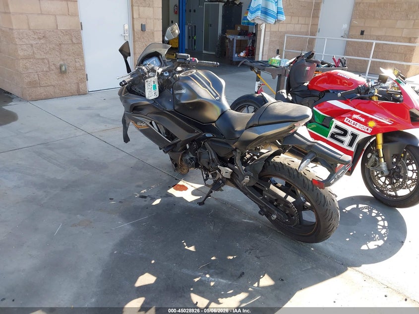 2023 Kawasaki Ninja VIN ML5EXER11PDA88776 IAAI salvage auction — SIDE, Salvage Title, sold $975 on 2026-07-17 (photo 3)