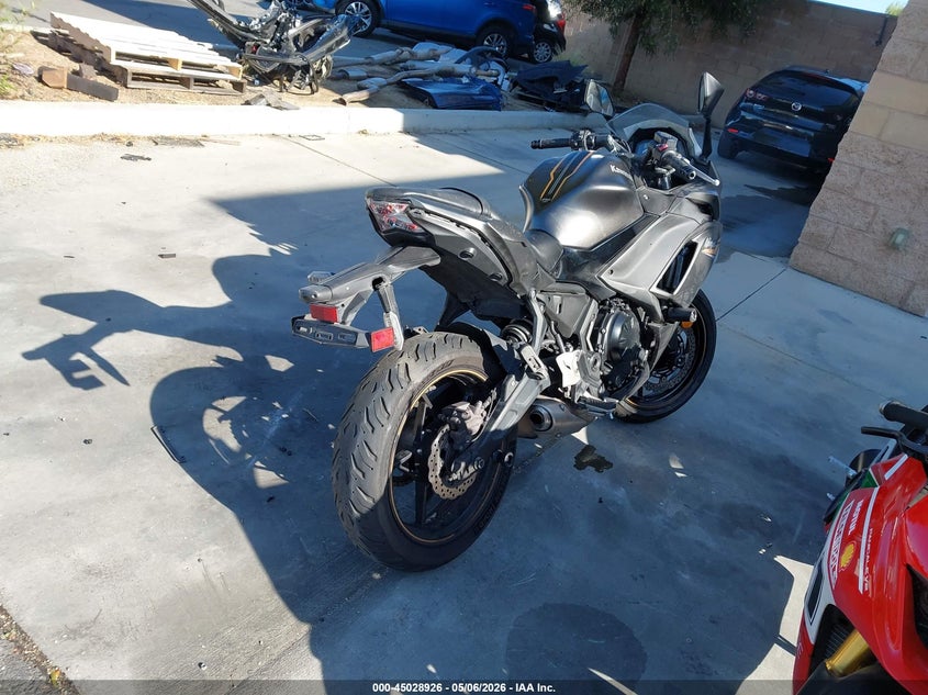 2023 Kawasaki Ninja VIN ML5EXER11PDA88776 IAAI salvage auction — SIDE, Salvage Title, sold $975 on 2026-07-17 (photo 4)