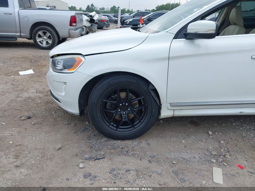 2017 Volvo Xc60 VIN YV440MDU7H2176630 IAAI salvage auction — RIGHT FRONT, Original (Texas), sold $6,200 on 2026-07-23 (photo 6)