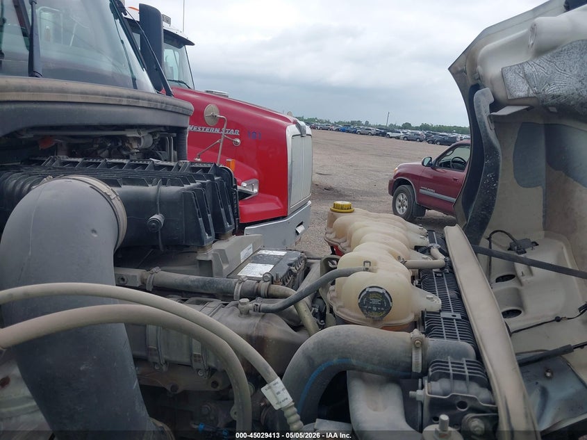 2020 Freightliner New cascadia 126 VIN 1FUJHHDR7LLLV9586 IAAI salvage auction — NORMAL WEAR, Clear (Texas), sold $13,350 on 2026-07-29 (photo 9)