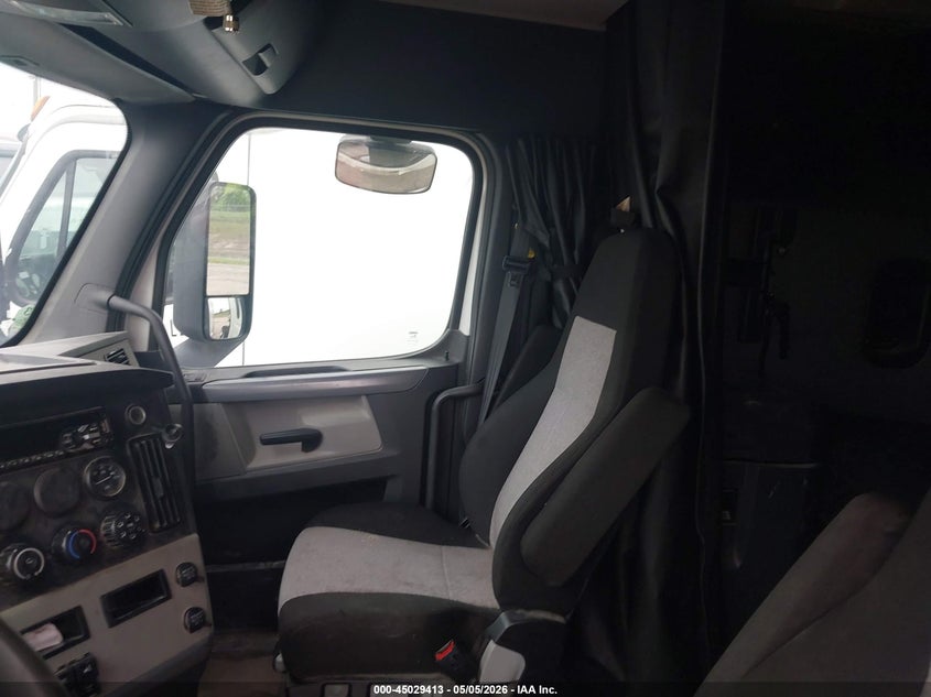 2020 Freightliner New cascadia 126 VIN 1FUJHHDR7LLLV9586 IAAI salvage auction — NORMAL WEAR, Clear (Texas), sold $13,350 on 2026-07-29 (photo 6)