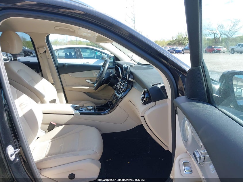2017 Mercedes-benz Glc VIN WDC0G4KB8HF155867 IAAI salvage auction — LEFT FRONT, Clear (Indiana), sold $4,600 on 2026-07-07 (photo 5)