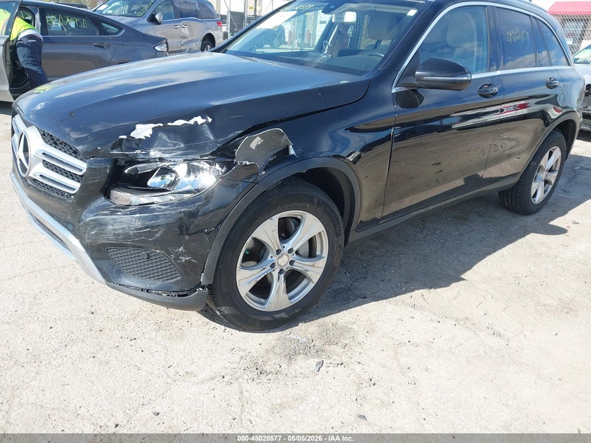 2017 Mercedes-benz Glc VIN WDC0G4KB8HF155867 IAAI salvage auction — LEFT FRONT, Clear (Indiana), sold $4,600 on 2026-07-07 (photo 6)