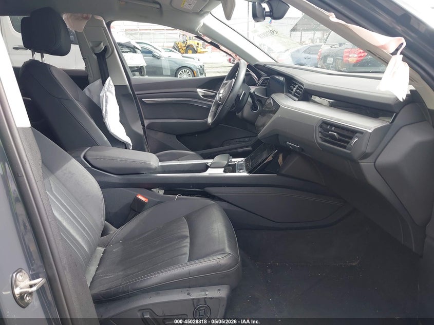 2024 Audi Q8 VIN WA15AAGE7RB040601 IAAI salvage auction — LEFT SIDE, Salvage (California), sold $17,800 on 2026-07-21 (photo 5)