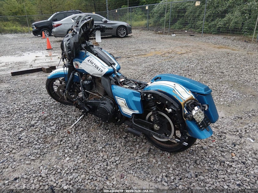 2023 Harley-davidson Street glide VIN 1HD1ABL19PB659970 IAAI salvage auction — FRONT & REAR, Salvage Title, sold $7,500 on 2026-08-11 (photo 3)