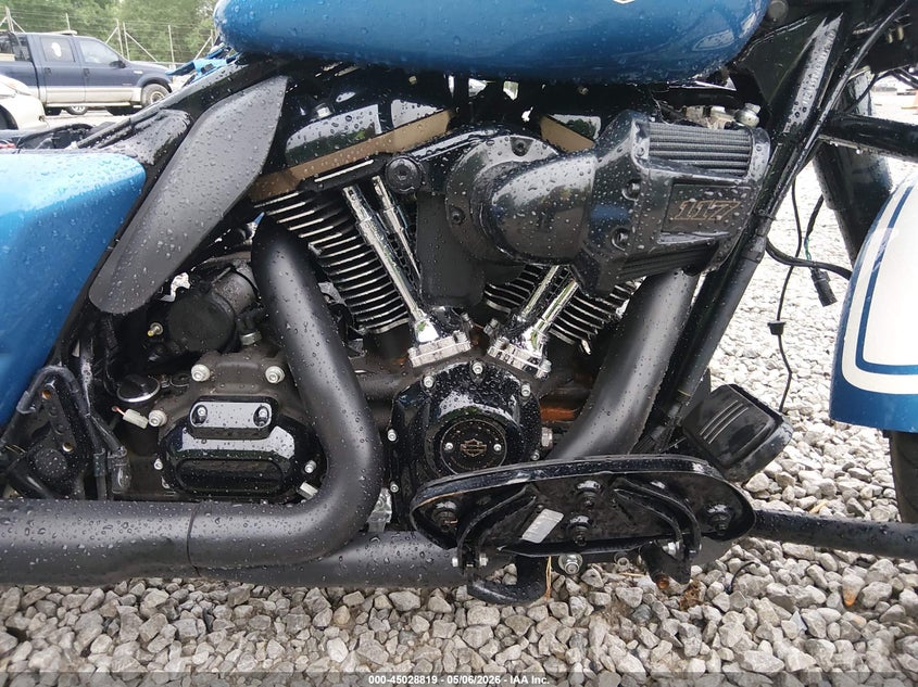 2023 Harley-davidson Street glide VIN 1HD1ABL19PB659970 IAAI salvage auction — FRONT & REAR, Salvage Title, sold $7,500 on 2026-08-11 (photo 8)