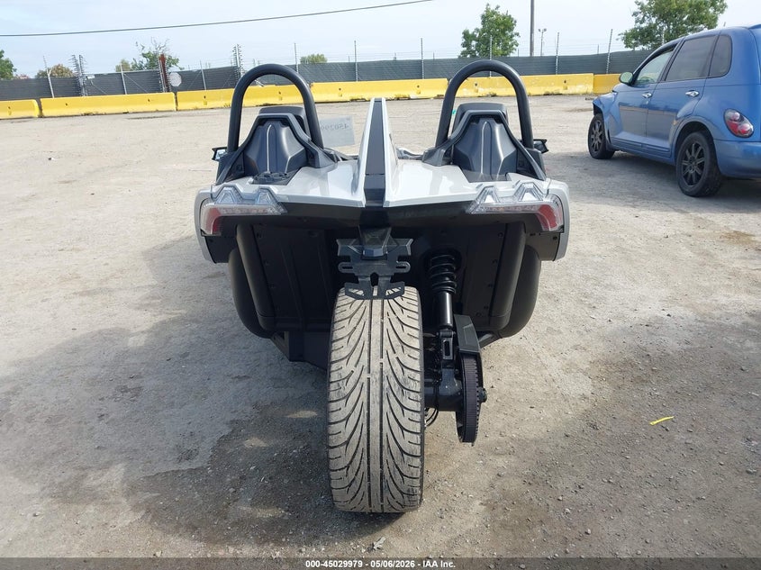 2022 Polaris Slingshot VIN 57XAASHD9N8149110 IAAI salvage auction — UNKNOWN, Salvage (California), sold $11,000 on 2026-07-14 (photo 6)