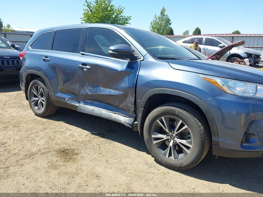 2019 Toyota Highlander VIN 5TDBZRFH3KS993431 IAAI salvage auction — RIGHT SIDE, Bill Of Sale (Washington), sold $575 on 2026-07-28 (photo 6)