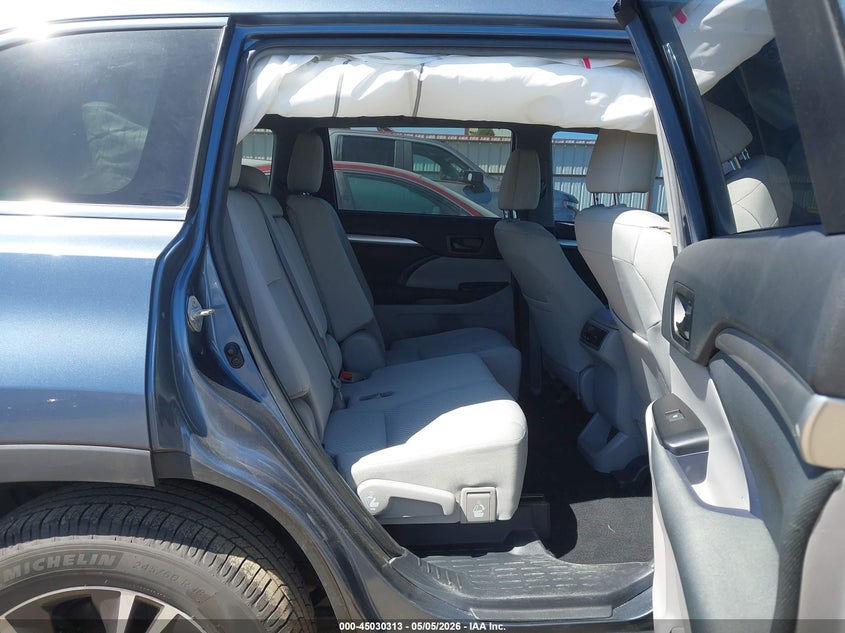 2019 Toyota Highlander VIN 5TDBZRFH3KS993431 IAAI salvage auction — RIGHT SIDE, Bill Of Sale (Washington), sold $575 on 2026-07-28 (photo 8)