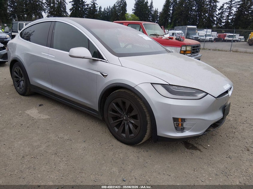 2018 Tesla Model x VIN 5YJXCBE23JF099833 — IAAI salvage auction photo