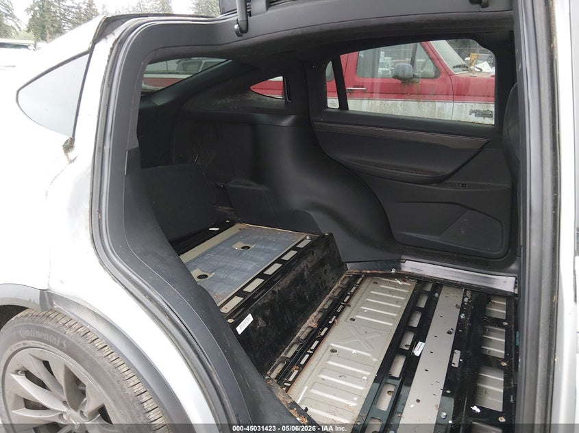 2018 Tesla Model x VIN 5YJXCBE23JF099833 IAAI salvage auction — FRONT & REAR, Clear (Washington), sold $7,600 on 2026-07-29 (photo 8)