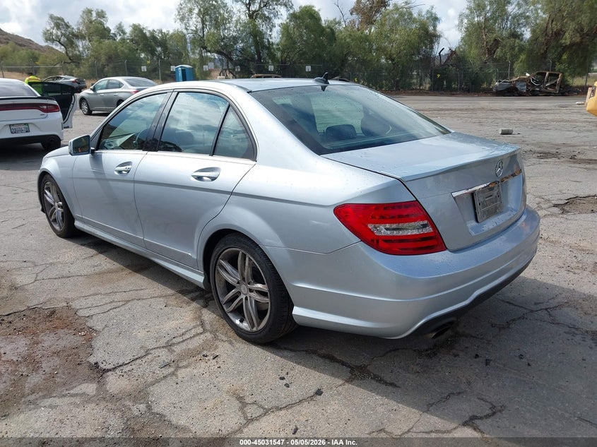 2013 Mercedes-benz C-klasse VIN WDDGF4HB5DA784224 IAAI salvage auction — NORMAL WEAR, Salvage (Idaho), sold $500 on 2026-07-28 (photo 3)