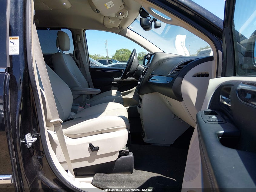 2016 Chrysler Town & country VIN 2C7WC1CG6GR221475 IAAI salvage auction — WATER/FLOOD, Salvage (Kansas), sold $7,500 on 2026-07-17 (photo 5)