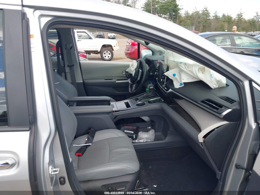 2024 Toyota Sienna VIN 5TDZSKFC1RS119376 IAAI salvage auction — FRONT END, Salvage (Massachusetts), sold $12,500 on 2026-07-31 (photo 5)