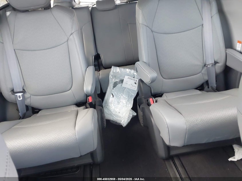 2024 Toyota Sienna VIN 5TDZSKFC1RS119376 IAAI salvage auction — FRONT END, Salvage (Massachusetts), sold $12,500 on 2026-07-31 (photo 8)