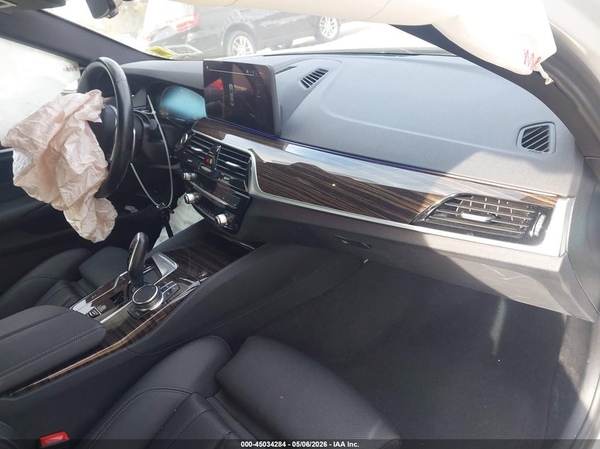2023 BMW 5er VIN WBA53BH03PCM97533 IAAI salvage auction — RIGHT FRONT, Wait Title, sold $18,650 on 2026-08-04 (photo 5)