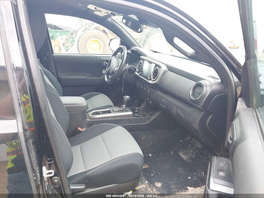 2020 Toyota Tacoma VIN 5TFSZ5AN6LX225377 IAAI salvage auction — FRONT END, Salvage (Michigan), sold $7,600 on 2026-07-23 (photo 5)
