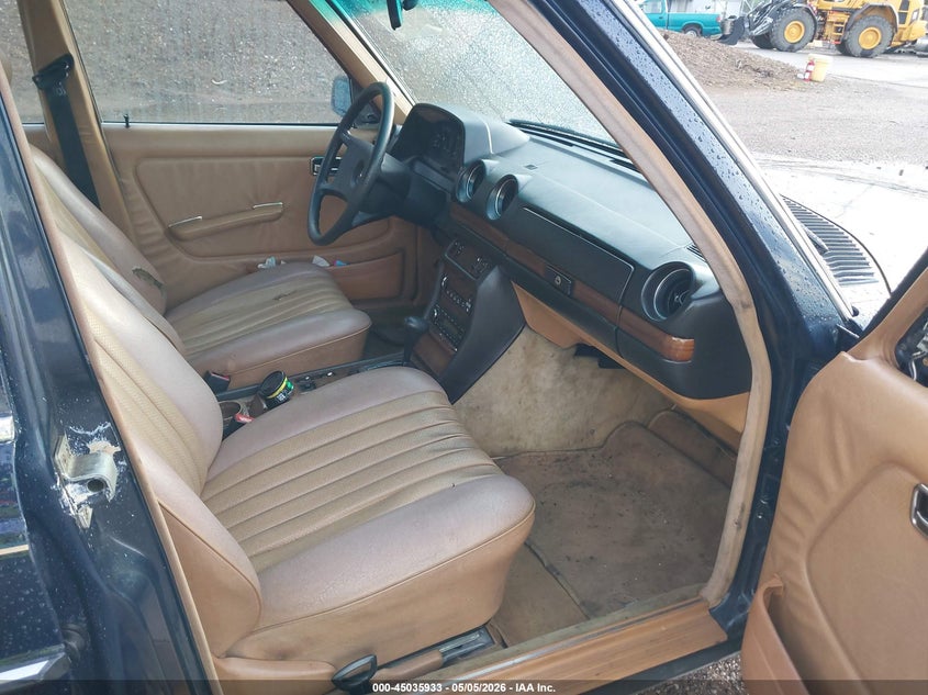 1984 Mercedes-benz 300 VIN WDBAB33A2EA182143 IAAI salvage auction — LEFT FRONT, Clear (Indiana), sold $925 on 2026-07-09 (photo 5)