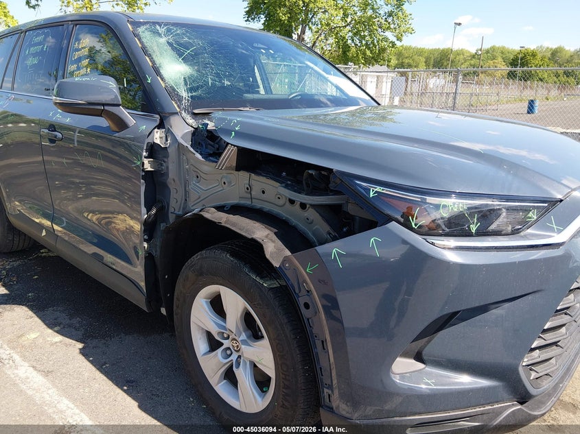 2025 Toyota Highlander VIN 5TDAAAB53SS079034 IAAI salvage auction — RIGHT FRONT, Salvage Title, sold $13,200 on 2026-07-30 (photo 6)