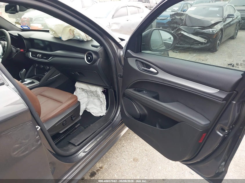 2024 Alfa romeo Stelvio VIN ZASPAKBN7R7D71751 IAAI salvage auction — FRONT END, Salvage Title, sold $1,250 on 2026-08-22 (photo 5)