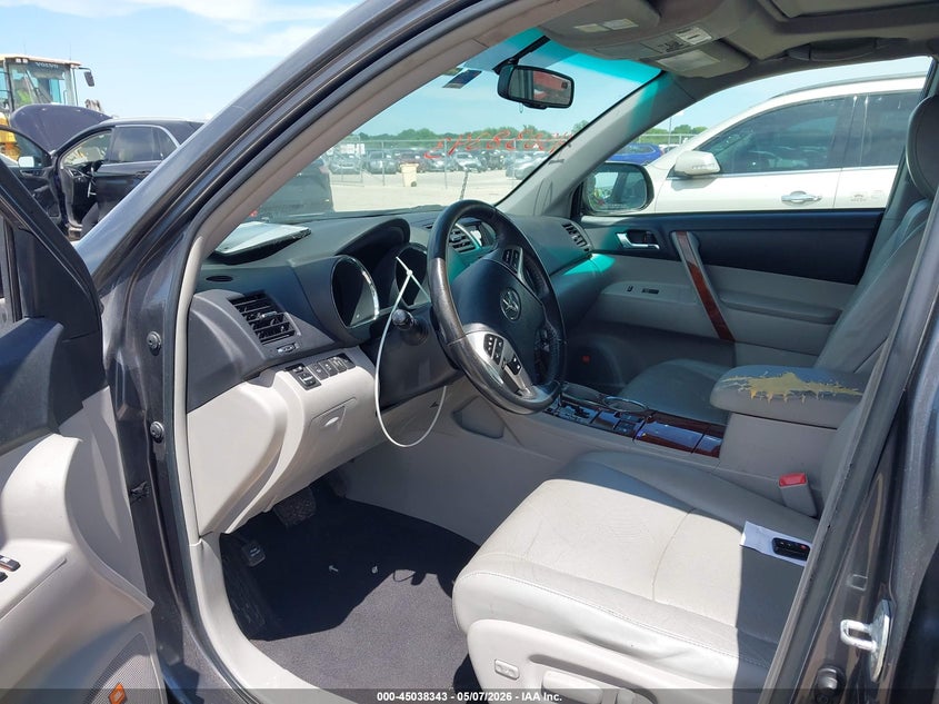 2011 Toyota Highlander VIN 5TDDK3EH7BS083003 IAAI salvage auction — SIDE, Original (Texas), sold $3,850 on 2026-07-09 (photo 5)