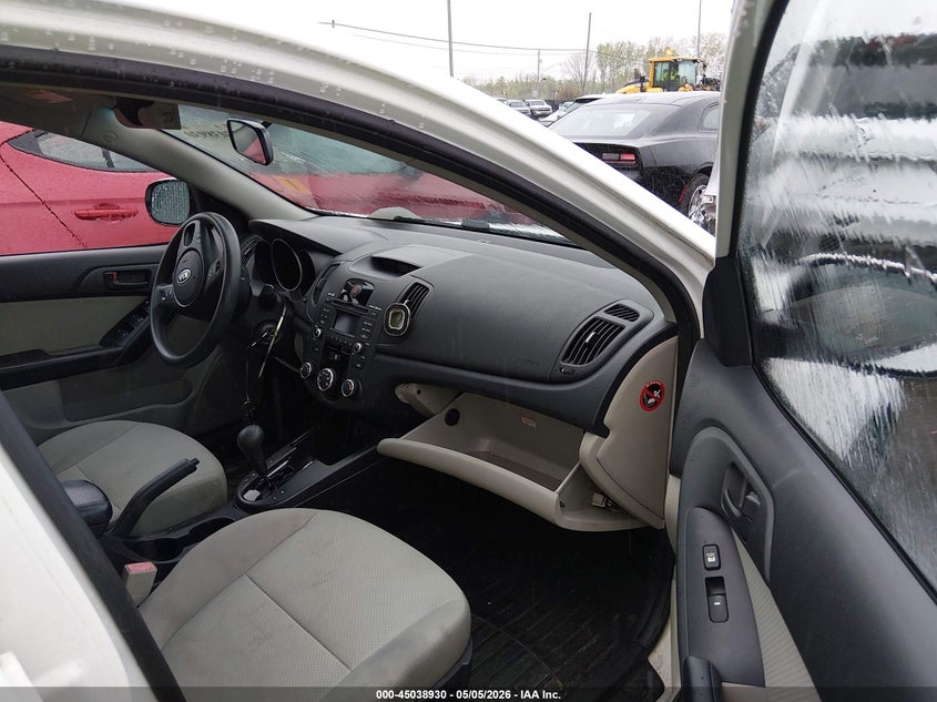 2010 Kia Forte VIN KNAFU4A21A5827593 IAAI salvage auction — NORMAL WEAR, Original (Ohio), sold $275 on 2026-07-14 (photo 5)