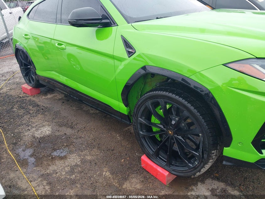 2021 Lamborghini Urus VIN ZPBUA1ZL7MLA13794 IAAI salvage auction — SIDE, Clear (Oklahoma), sold $126,500 on 2026-07-07 (photo 6)