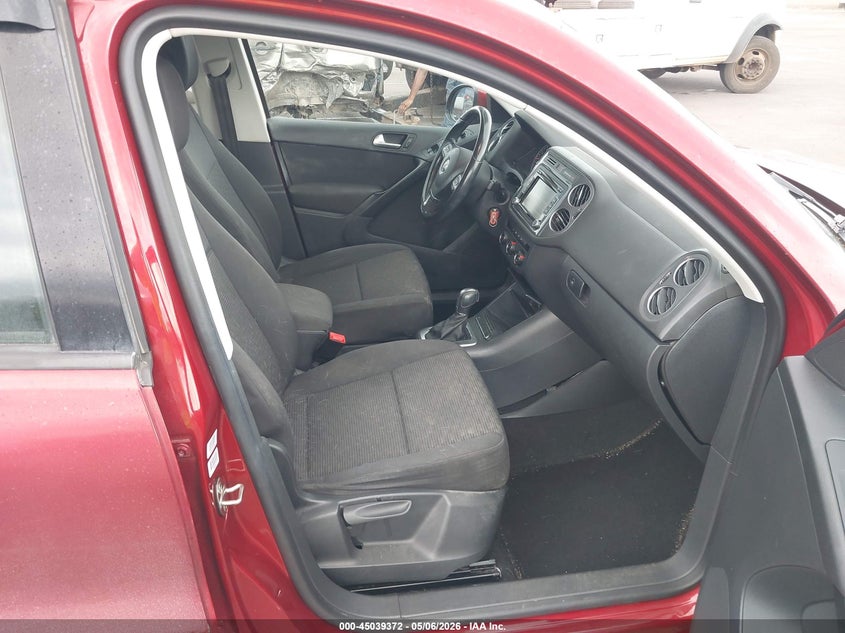 2015 Volkswagen Tiguan VIN WVGBV7AX0FW094624 IAAI salvage auction — NORMAL WEAR, Clear (Hawaii), sold $850 on 2026-07-14 (photo 5)