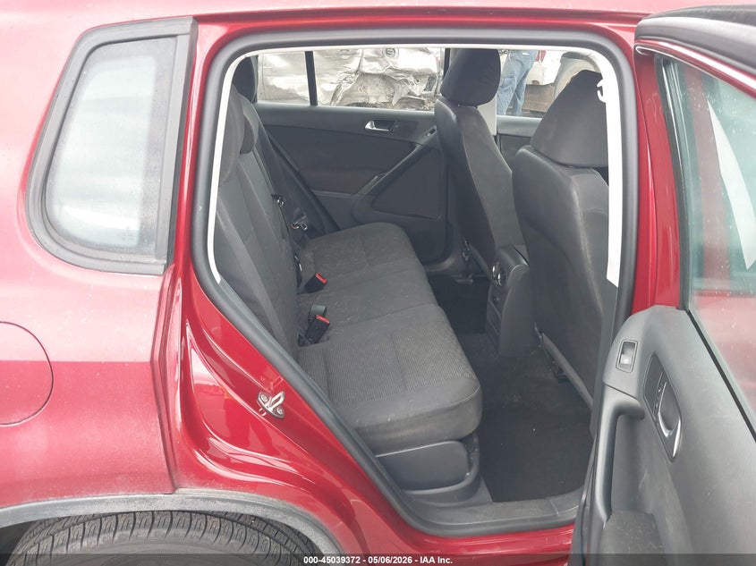 2015 Volkswagen Tiguan VIN WVGBV7AX0FW094624 IAAI salvage auction — NORMAL WEAR, Clear (Hawaii), sold $850 on 2026-07-14 (photo 8)