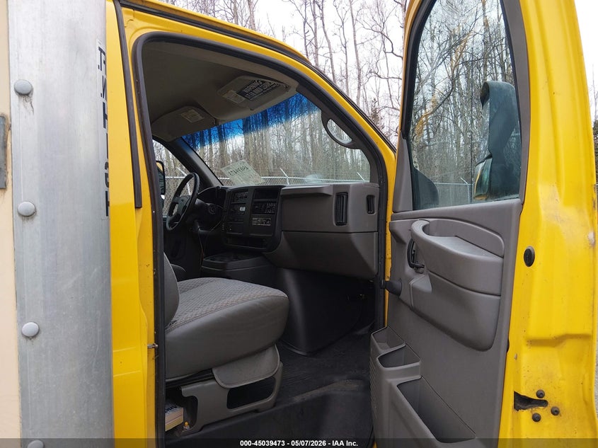2004 Gmc Savana VIN 1GDHG31U541906819 IAAI salvage auction — NORMAL WEAR, Bill Of Sale (Alaska), sold $1,300 on 2026-07-31 (photo 5)