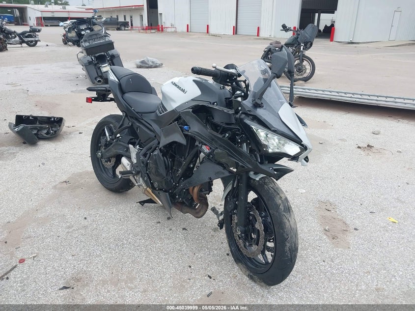 2026 Kawasaki Ninja VIN ML5EXEP18TDAJ1867 IAAI salvage auction — LEFT & RIGHT, Salvage (Texas), sold $2,150 on 2026-07-07 (photo 1)