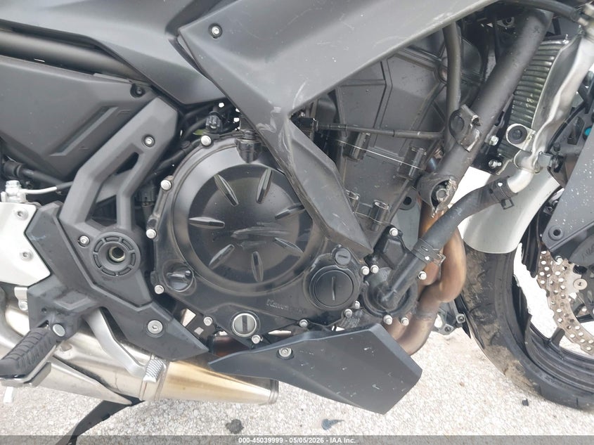 2026 Kawasaki Ninja VIN ML5EXEP18TDAJ1867 IAAI salvage auction — LEFT & RIGHT, Salvage (Texas), sold $2,150 on 2026-07-07 (photo 8)