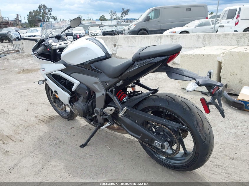 2025 Triumph motorcycle Daytona VIN SMTL23UF4STBV8662 IAAI salvage auction — Unknown, Salvage (California), sold $1,400 on 2026-07-15 (photo 3)