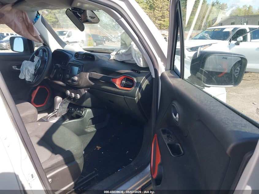 2018 Jeep Renegade VIN ZACCJBAB6JPH38046 IAAI salvage auction — FRONT END, Salvage (Massachusetts), sold $400 on 2026-07-10 (photo 5)