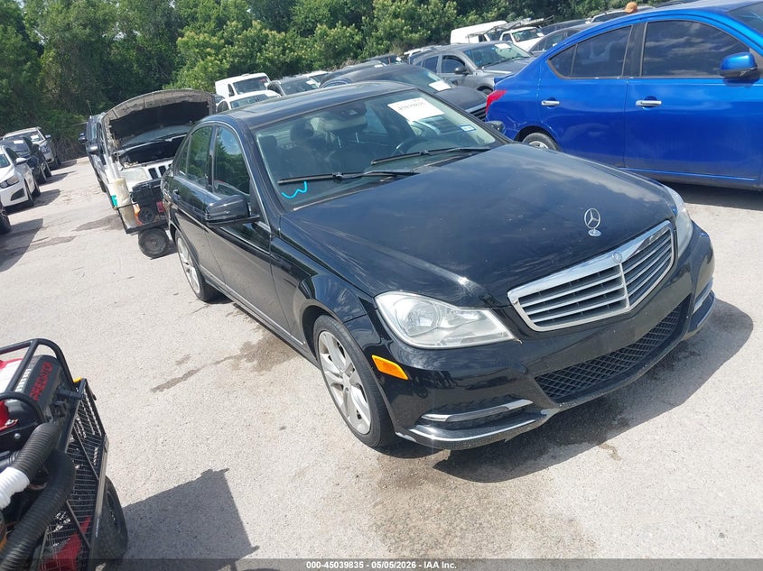 2013 Mercedes-benz C-klasse VIN WDDGF8AB3DA815021 IAAI salvage auction — NORMAL WEAR, Original (Texas), sold $950 on 2026-07-20 (photo 1)