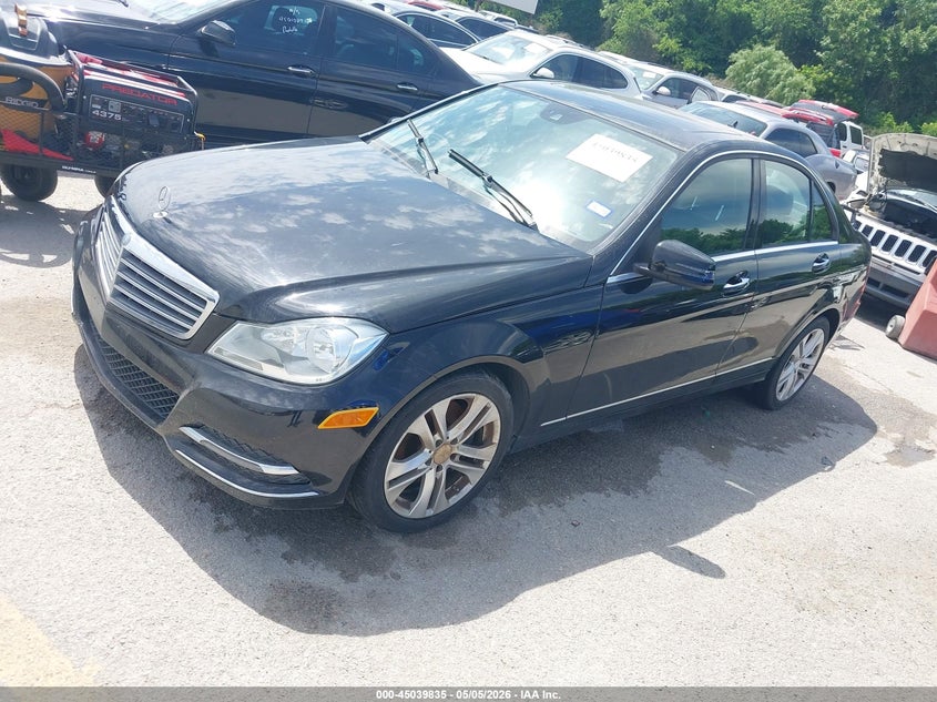 2013 Mercedes-benz C-klasse VIN WDDGF8AB3DA815021 IAAI salvage auction — NORMAL WEAR, Original (Texas), sold $950 on 2026-07-20 (photo 2)