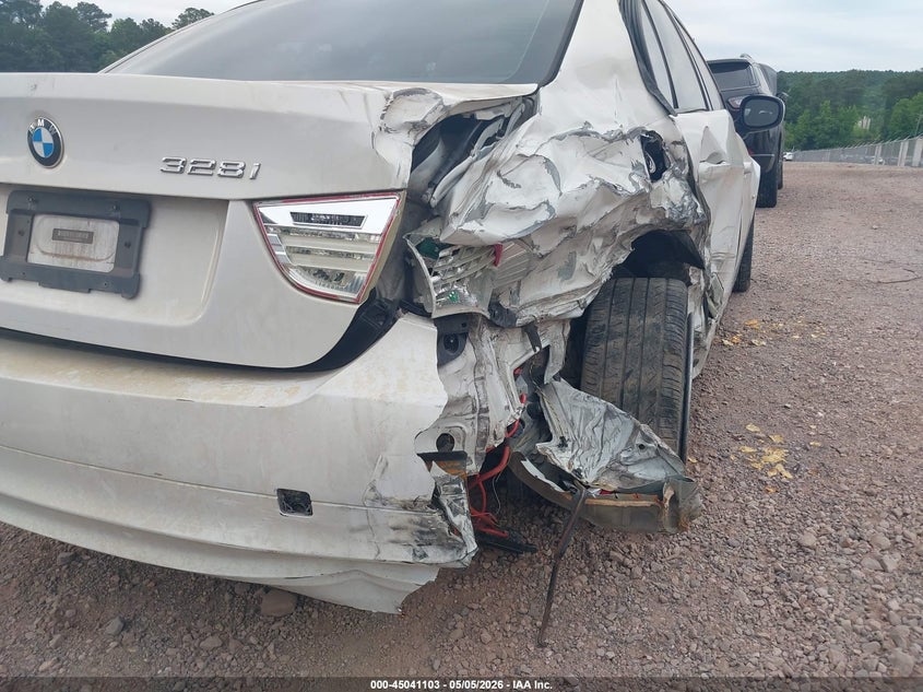2011 BMW 3 series VIN WBAPH7C56BE850239 IAAI salvage auction — RIGHT SIDE, Salvage (Alabama), sold $275 on 2026-07-15 (photo 6)