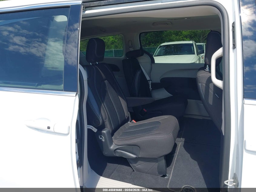 2022 Chrysler Voyager VIN 2C4RC1CG8NR146639 IAAI salvage auction — NORMAL WEAR, Sf97 (Kentucky), sold $14,300 on 2026-07-20 (photo 8)