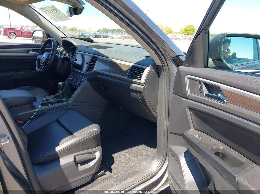 2019 Volkswagen Atlas VIN 1V2UR2CA7KC598093 IAAI salvage auction — HAIL, Salvage Title, sold $5,300 on 2026-08-14 (photo 5)