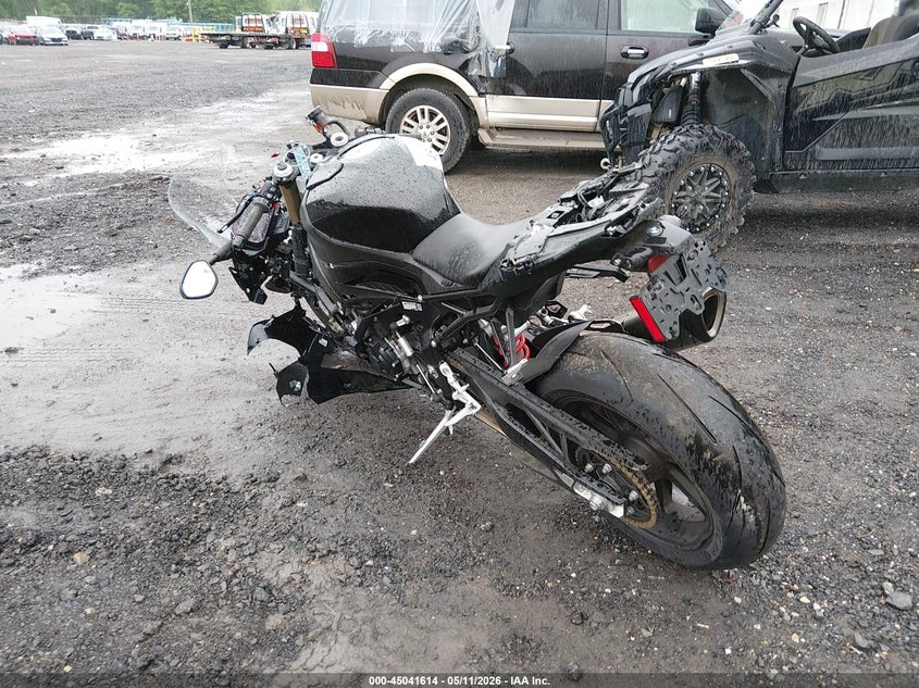 2025 BMW S 1000 VIN WB10P2301S6L34697 IAAI salvage auction — FRONT END, Salvage (Idaho), sold $9,500 on 2026-07-14 (photo 3)