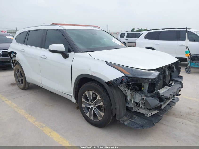 2023 Toyota Highlander VIN 5TDKDRAH6PS000341 IAAI salvage auction — FRONT & REAR, Original (Texas), sold $16,450 on 2026-07-29 (photo 1)