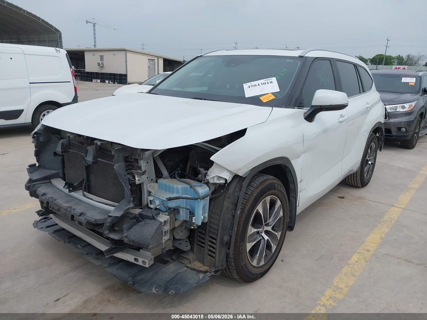 2023 Toyota Highlander VIN 5TDKDRAH6PS000341 IAAI salvage auction — FRONT & REAR, Original (Texas), sold $16,450 on 2026-07-29 (photo 2)