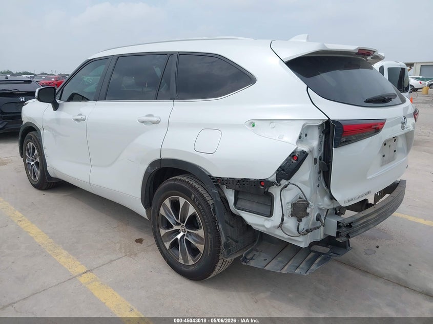 2023 Toyota Highlander VIN 5TDKDRAH6PS000341 IAAI salvage auction — FRONT & REAR, Original (Texas), sold $16,450 on 2026-07-29 (photo 3)