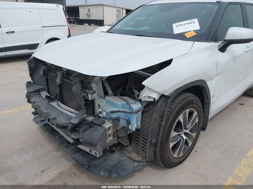 2023 Toyota Highlander VIN 5TDKDRAH6PS000341 IAAI salvage auction — FRONT & REAR, Original (Texas), sold $16,450 on 2026-07-29 (photo 6)