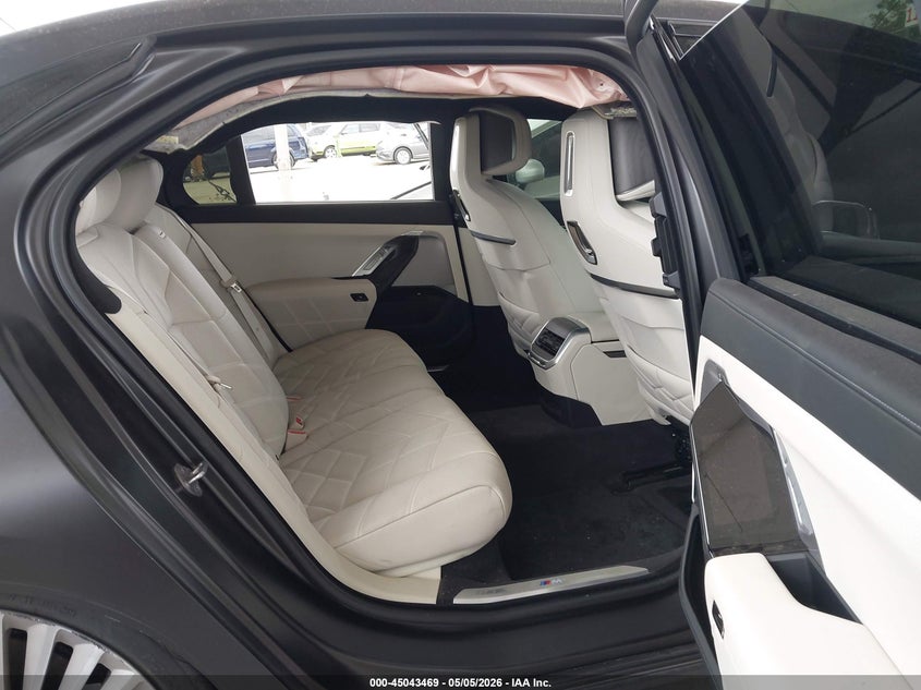 2024 BMW I7 VIN WBY43EJ04RCS48461 IAAI salvage auction — RIGHT FRONT, Salvage (California), sold $25 on 2026-07-29 (photo 8)