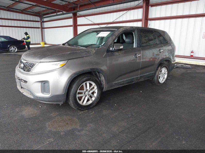 2015 Kia Sorento VIN 5XYKT3A64FG625752 IAAI salvage auction — NORMAL WEAR, Wait Title, sold $225 on 2026-08-26 (photo 2)