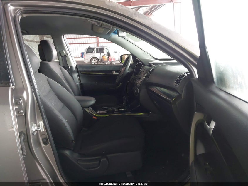 2015 Kia Sorento VIN 5XYKT3A64FG625752 IAAI salvage auction — NORMAL WEAR, Wait Title, sold $225 on 2026-08-26 (photo 5)