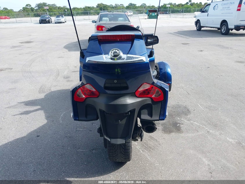 2010 Can-am Spyder roadster VIN 2BXJBKC17AV000994 IAAI salvage auction — NORMAL WEAR, Clear (Florida), sold $2,950 on 2026-07-08 (photo 6)