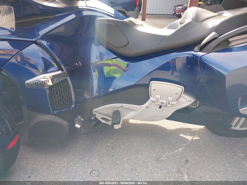2010 Can-am Spyder roadster VIN 2BXJBKC17AV000994 IAAI salvage auction — NORMAL WEAR, Clear (Florida), sold $2,950 on 2026-07-08 (photo 9)